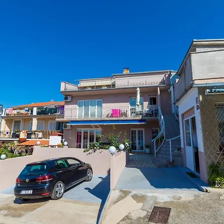 Marijana Apartman *